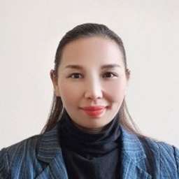 Evie Lee - Founder and Executive Director @ Shanghai Divas Glass